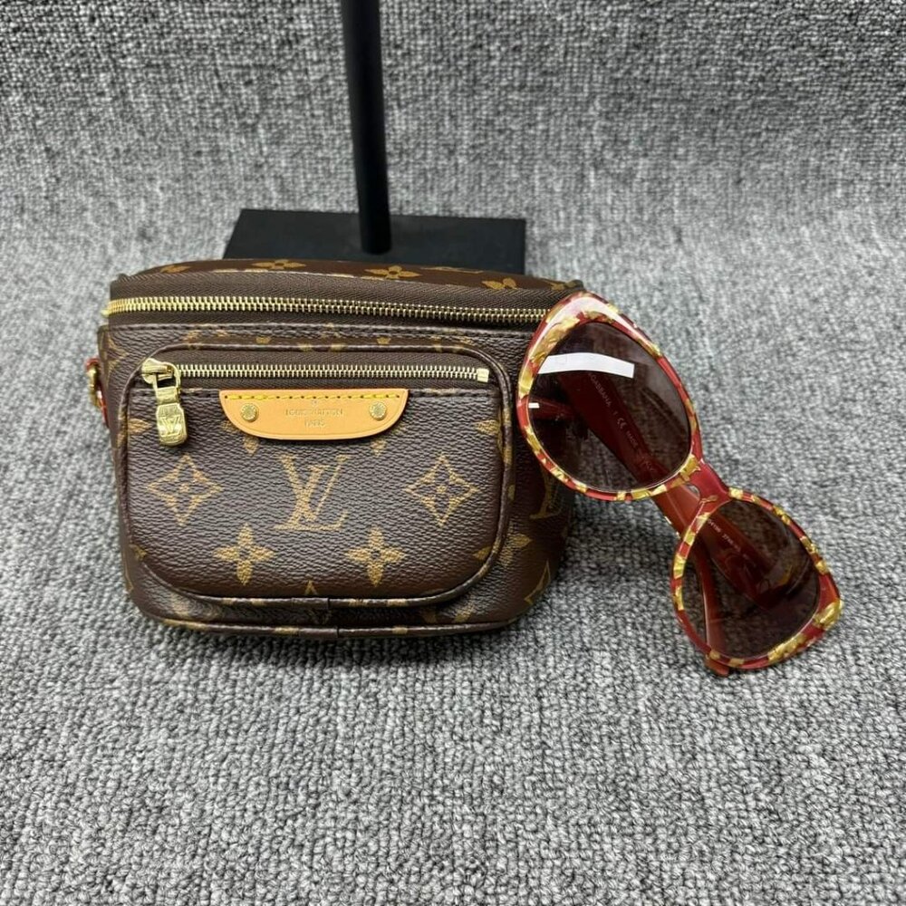 100% Authentic Louis Vuitton Leather Belt Bag - Picture 1 of 13